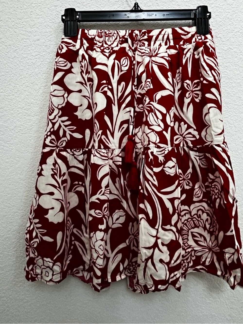 Knox Rose Red and White Floral Tiered Mini Skirt